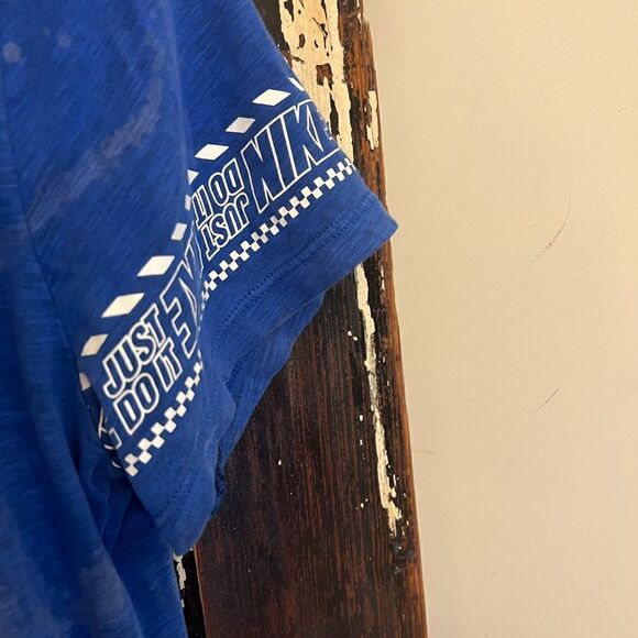 EUC customized women’s Nike dri-fit T-shirt size M. - Picture 2 of 7